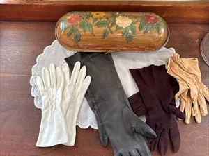 Guante Toleware Antiguo Metal Pintado Caja Floral y 4 Pares Mujer Guantes Vintage - Imagen 1 de 12