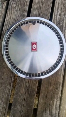 1980-1990 OLDSMOBILE CUTLASS 88 98 CUSTOM CRUISER 15" HUBCAP CALAIS OEM Original - Image 1 of 4