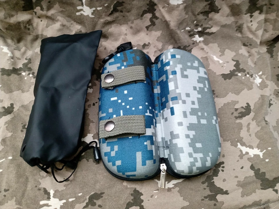 Pro Gaming Glasses Protective Case Pixilated (Ocean Blue) PS4 PS5 Xbox PC etc - Image 1 of 4