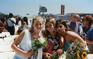 FOTO ENCONTRADA A COLOR DE CHICAS ESCOLARES AMERICANAS Instantánea MUJERES JÓVENES 41 LA 90 H - Imagen 1 de 1