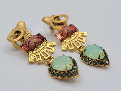 Pendientes Elizabeth Cole Cabeza de Carnero y Octágono Coral Jade Cristales de Swarovski Oro Foto 1 de 4