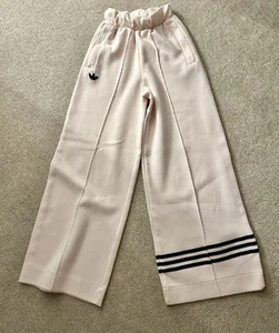 adidas Women's Adicolor Neuclassics Track Pants in Wonder White/Black - Picture 1 of 10