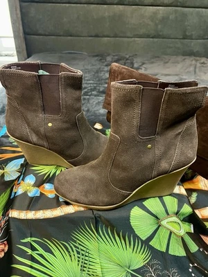 White Mountain Chocolate Brown Suede Boho Rivet Western Wedge Ankle Boots 10M - Image 1 of 4