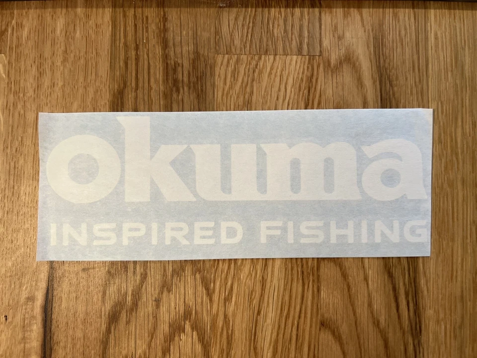 Adesivo de molinetes de pesca Okuma 7" vinil branco ou preto - Imagem 1 de 1
