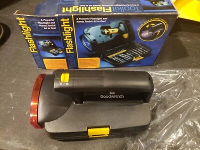 ToolKit & Flashlight In One 11 Driver Bits/9 Sockets/Mini Driver/More Goodwrench Foto 1 de 4