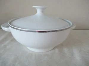 THOMAS ~ AMPIA FASCIA PLATINO ~ PIATTO DA PORTATA CON COPERCHIO - Foto 1 di 2