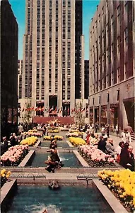 Rockefeller Center Flower Plaza RCA Building New York NY Postcard - Picture 1 of 2