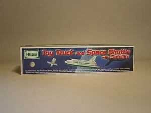 Camión de juguete Hess 1999 y transbordador espacial con satélite como nuevo en caja  - Imagen 1 de 8