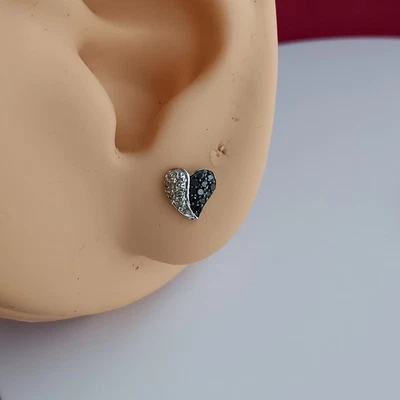 18K White Gold Diamond Heart Stud Earrings Unisex K18 Japan NEW Au750 - Image 1 of 4