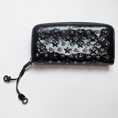 Cartera Jimmy Choo charol negro estrella tachonada cremallera continental borla cremallera Foto 1 de 4
