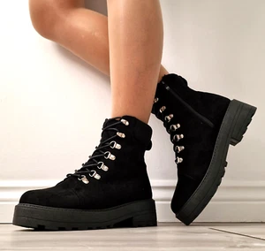 Damen-Stiefeletten schwarz klobige Sohle Wanderer Ösen-Detail Schnürschuhe Kampfschuhe - Bild 1 von 11