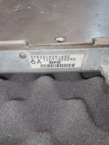 1998-2000 Honda Civic ECU 37820-P2E-A92 OEM - Picture 1 of 3