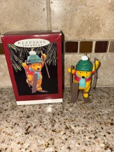 "WINNIE THE POOH" Winnie The Pooh Collection Hallmark Keepsake Ornament #036 - Picture 1 of 11