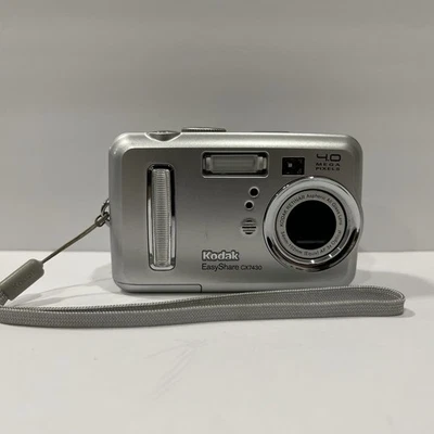 KODAK EASYSHARE CX7430 SILVER 4.0MP DIGITAL CAMERA - Image 1 of 4