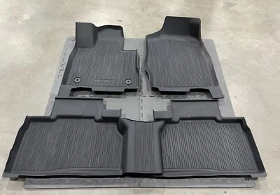 Оригинальные напольные коврики для любых погодных условий для Ford Explorer 2020-2024 годов выпуска черные - Изображение 1 из 4