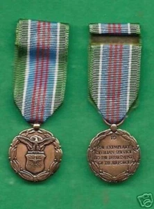 MEDALLA EJEMPLAR SERVICIO CIVIL DE LA FUERZA AÉREA miniatura - Imagen 1 de 1