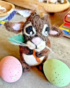 NEEDLE FELTED BUNNY WITH CARROT-handcrafted, decor, - Picture 1 of 6