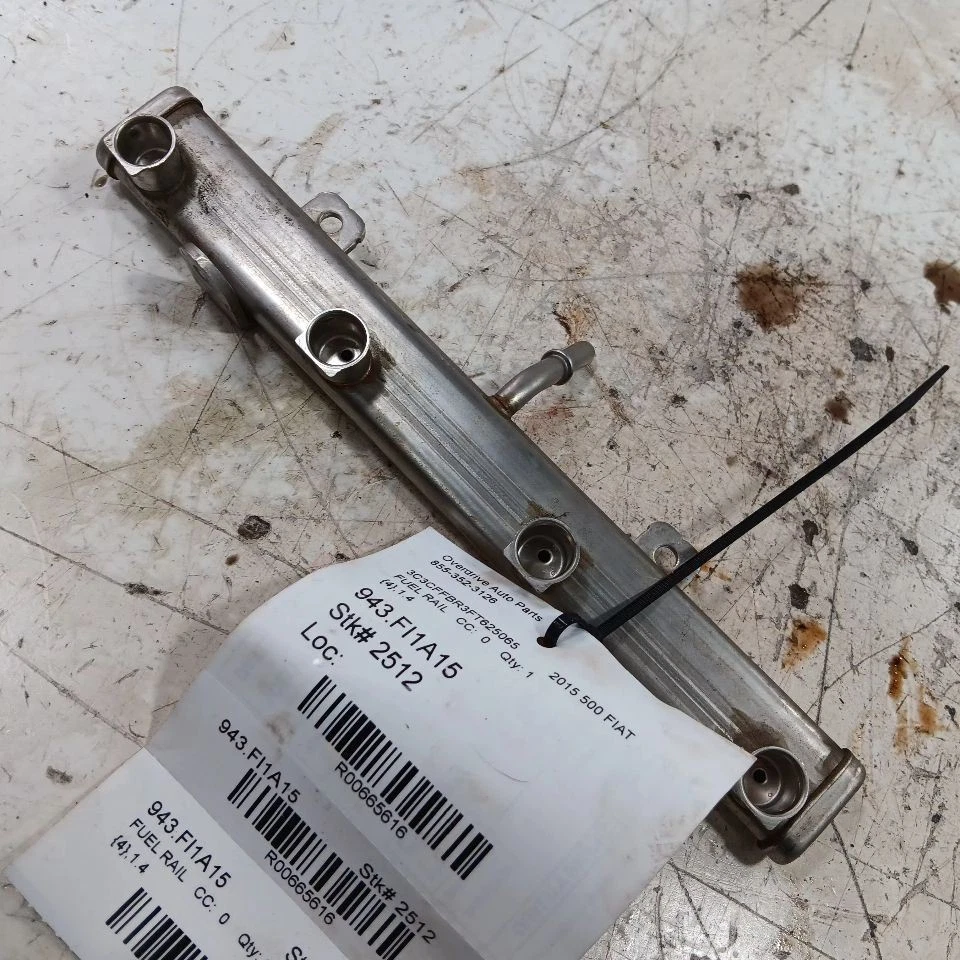 Barra de montaje de inyector de inyección de riel de combustible Fiat 500 2017 2016 2015 2014 2013 2012 Foto 1 de 4