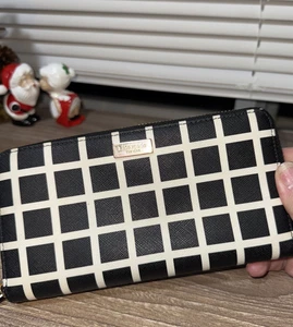 Cartera KATE SPADE New York Shore Street Stacy de cuero blanco y negro con cremallera alrededor - Imagen 1 de 10