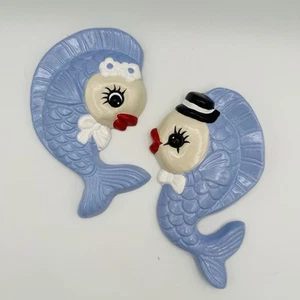 Wall Chalkware Kissing Fish Anthropomorphic Kitschy Kitsch Wall Plaque VTG Style - Picture 1 of 3