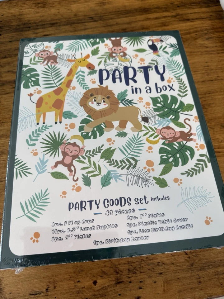 Fiesta en una caja tema selva. Incluido Total 47 piezas  Foto 1 de 4