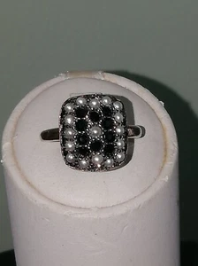 Anello In Argento Dorato 925 Con Micro Perle E Onice - Foto 1 di 4