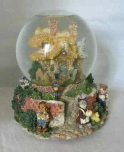Boyds Town Village BAILEY'S COTTAGE. GLOBO ACUÁTICO 1E MUSICAL Nuevo EN CAJA - Imagen 1 de 2