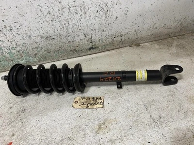 Lexus RC350 2023 pasajero lado derecho delantero muelle helicoidal puntal OEM ID 4851024500 Foto 1 de 4