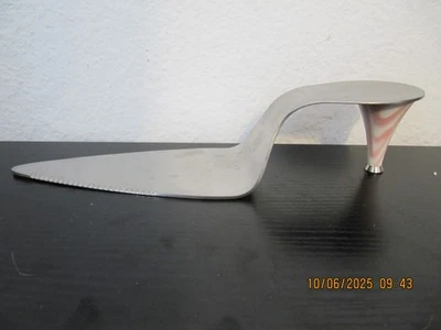 PAMPERED CHEF PINK ZEBRA HIGH HEEL CAKE SERVER #1171 - Image 1 of 3