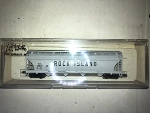 Atlas N Scale Rock Island #13978 4-Bay Center Flow Covered Hopper. - Picture 1 of 7