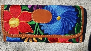 Floral Wallet Cartera Leather and Embroidery Rainbow Flowers Chiapas 7.5x3.25 B - Picture 1 of 5