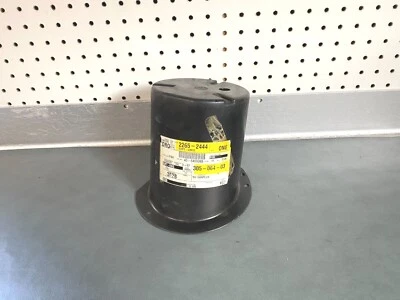 GM OEM NOS 22652444 Vapor Canister Mount Bracket 1992-1995 Pontiac Grand Am - Image 1 of 3