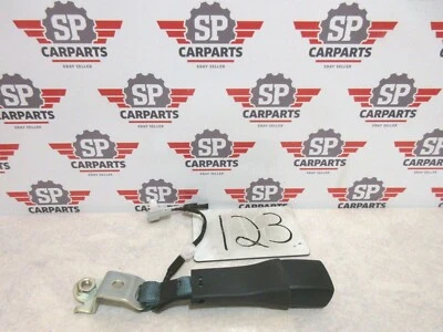 Lexus CT200H 2011 2012 2013 2014 2015 OEM hebilla de asiento trasero derecho del lado del pasajero Foto 1 de 4