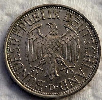 Hermosa moneda de 1 marco alemán de Alemania 1973-D  Foto 1 de 2