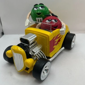 M&M’s Rebel Without a Clue Hot Rod Süßigkeitenspender Rot & Grün Gelb Auto Mars - Bild 1 von 10