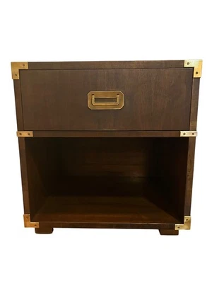 Mesitas de noche Henredon Artefacts Foto 1 de 4