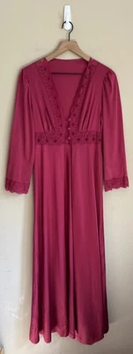 Vanity Fair Robe Vintage Lace Peignoir Size Petites XS PXS Button Full Length - Image 1 of 4
