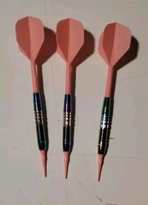 18 gram soft tip darts with pink shafts and tips - Picture 1 of 3