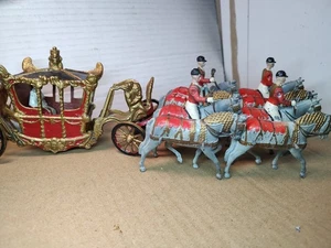 Queen Elizabeth Coronation Coach Carriage 8 Horses W/ Guard Riders - Picture 1 of 9