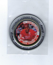 STEVE YZERMAN 97-98 KATCH MEDALLION/CAP/COIN #54 SILVER PARALLEL RED WINGS