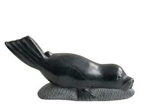 Inuit Sculpture of a Seal ~ soapstone  ~ signed  - Picture 1 of 6