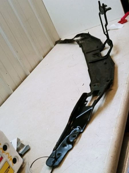 00-06 MERCEDES BENZ W220 S430 S500 UPPER RADIATOR CORE SUPPORT OEM USED  - Image 1 of 4