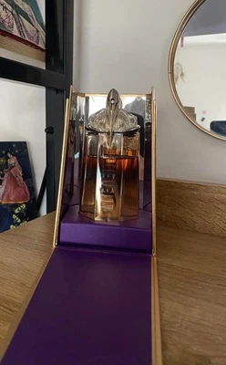 Thierry Mugler Alien Oud Majestueux Foto 1 de 4