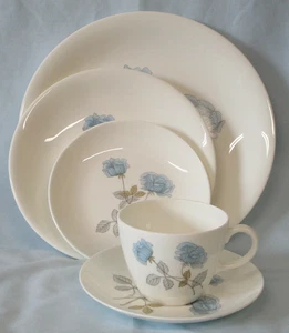 Wedgwood Ice Rose 5 Piece Place Setting for 8, total 40 pieces - Picture 1 of 5