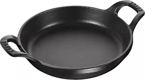 Mini plato redondo para hornear gratinado de hierro fundido de 4,5 pulgadas - negro mate, hecho en Francia - Imagen 1 de 5