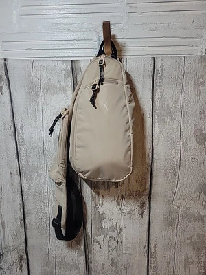 Puma Myriad Bolsa Estilingue Bege Mochila Alça de Ombro Ajustável Esporte  - Imagem 1 de 4