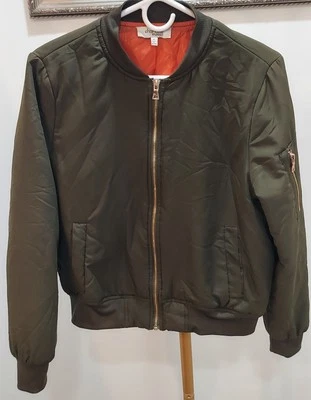 Chaqueta de bombardero mediana para mujer Y2K CHARLOTTE RUSSE ligera verde militar años 90 Foto 1 de 4