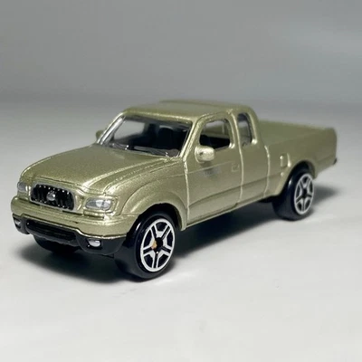 MotorMax #6053 2001 Toyota Tacoma Xtracab 1:64 Diecast Pickup Truck Gold - Image 1 of 4