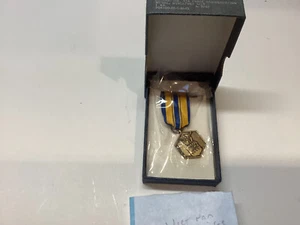 US Vietnam War Air Force Medal GREAT SHAPE! - Picture 1 of 2