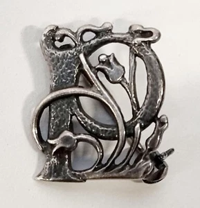 LETTERA P SPILLA DA BAVERO ARGENTO STERLING 925 PICCOLA SPILLA VINTAGE WILLIAM MORRIS... - Foto 1 di 21